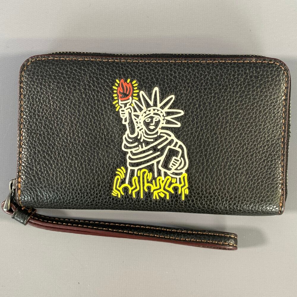 COACH 2017 Black White Statue Pebble Grain Leather Wallet